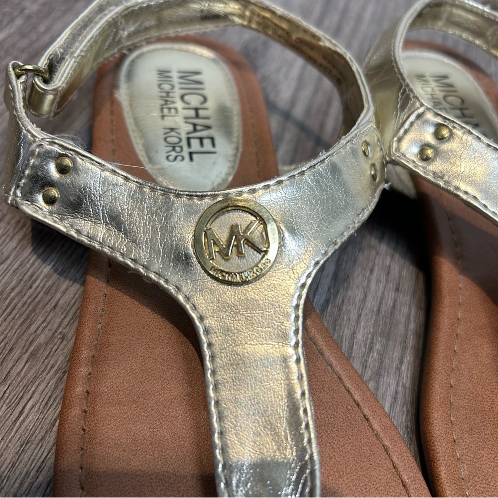 Michael Kors Metallic Gold Sandals with buckle - Picture 5 of 7